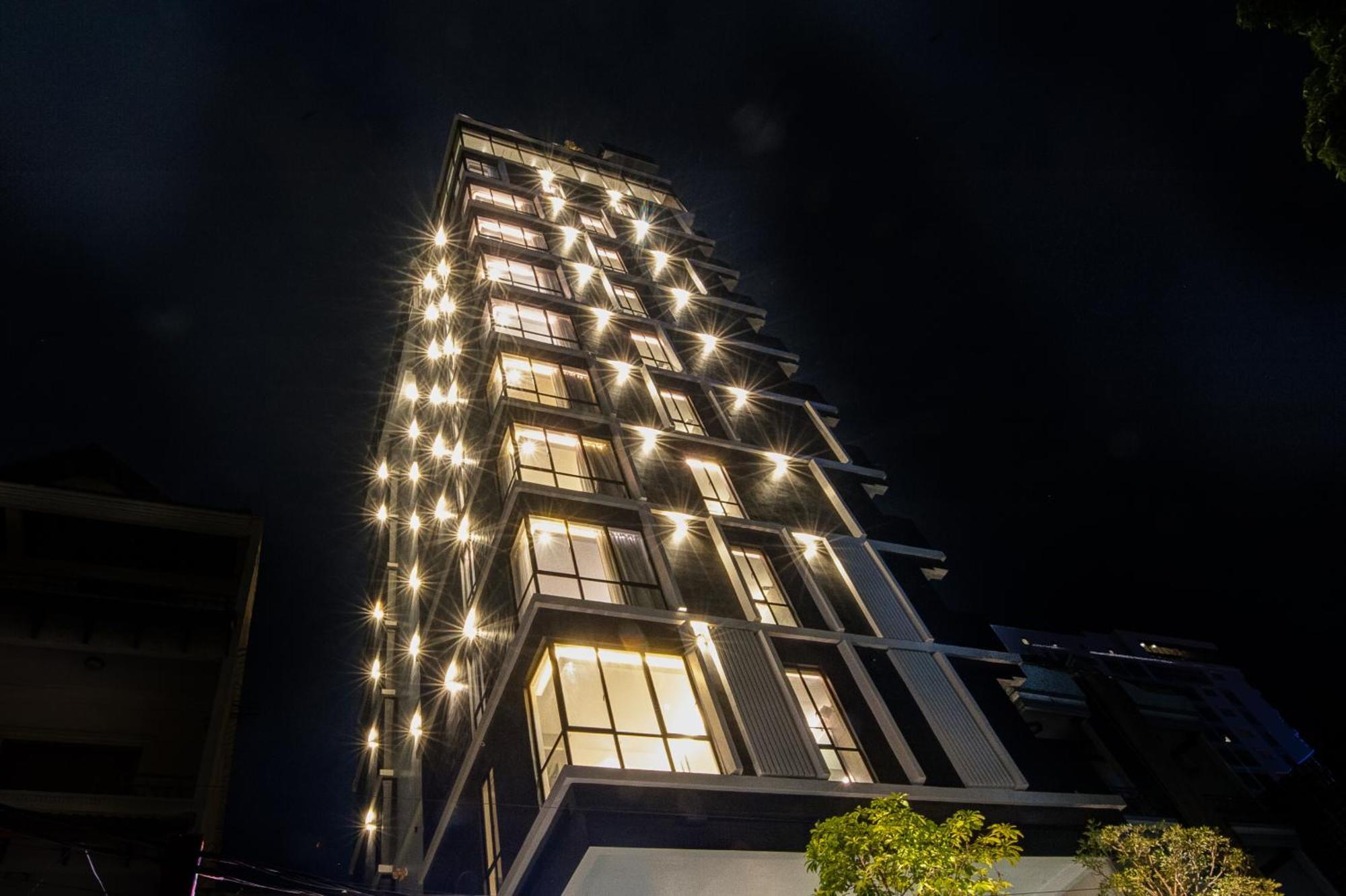 Glow Park Hotel Grand Royal Palace พนมเปญ ภายนอก รูปภาพ