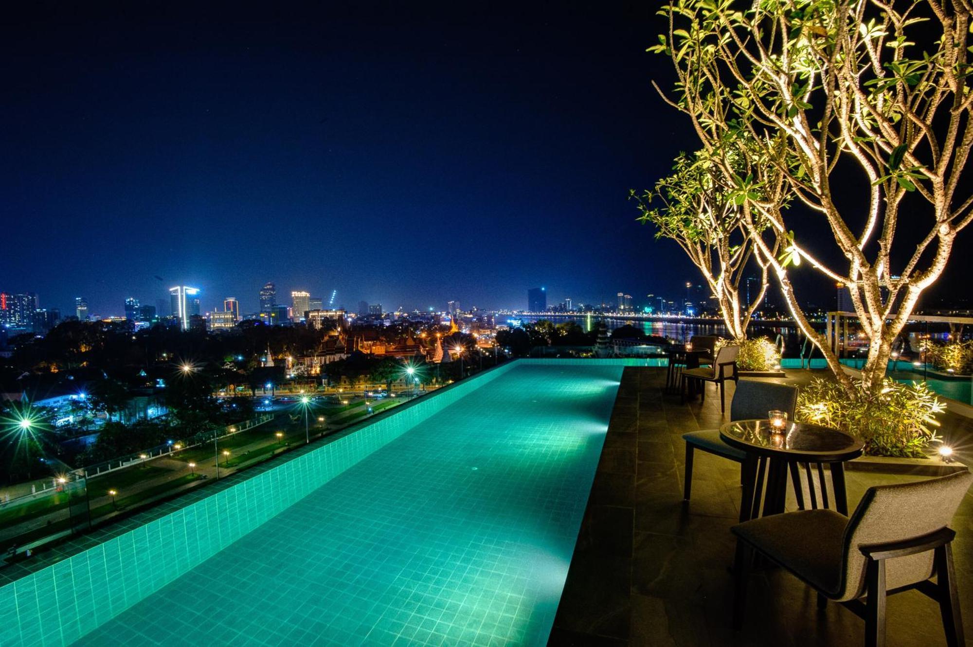 Glow Park Hotel Grand Royal Palace พนมเปญ ภายนอก รูปภาพ