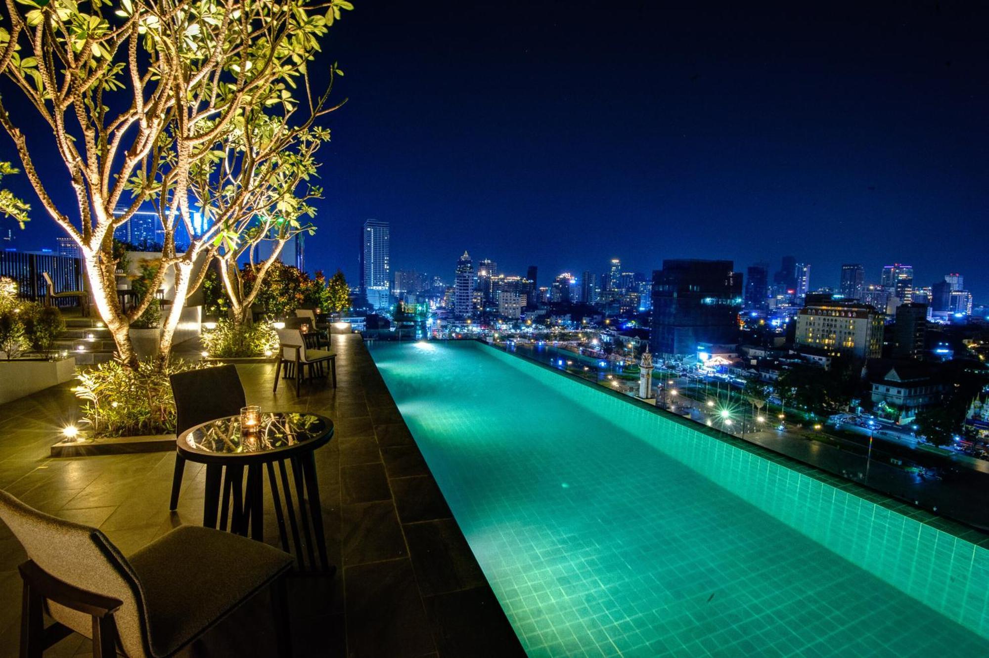 Glow Park Hotel Grand Royal Palace พนมเปญ ภายนอก รูปภาพ