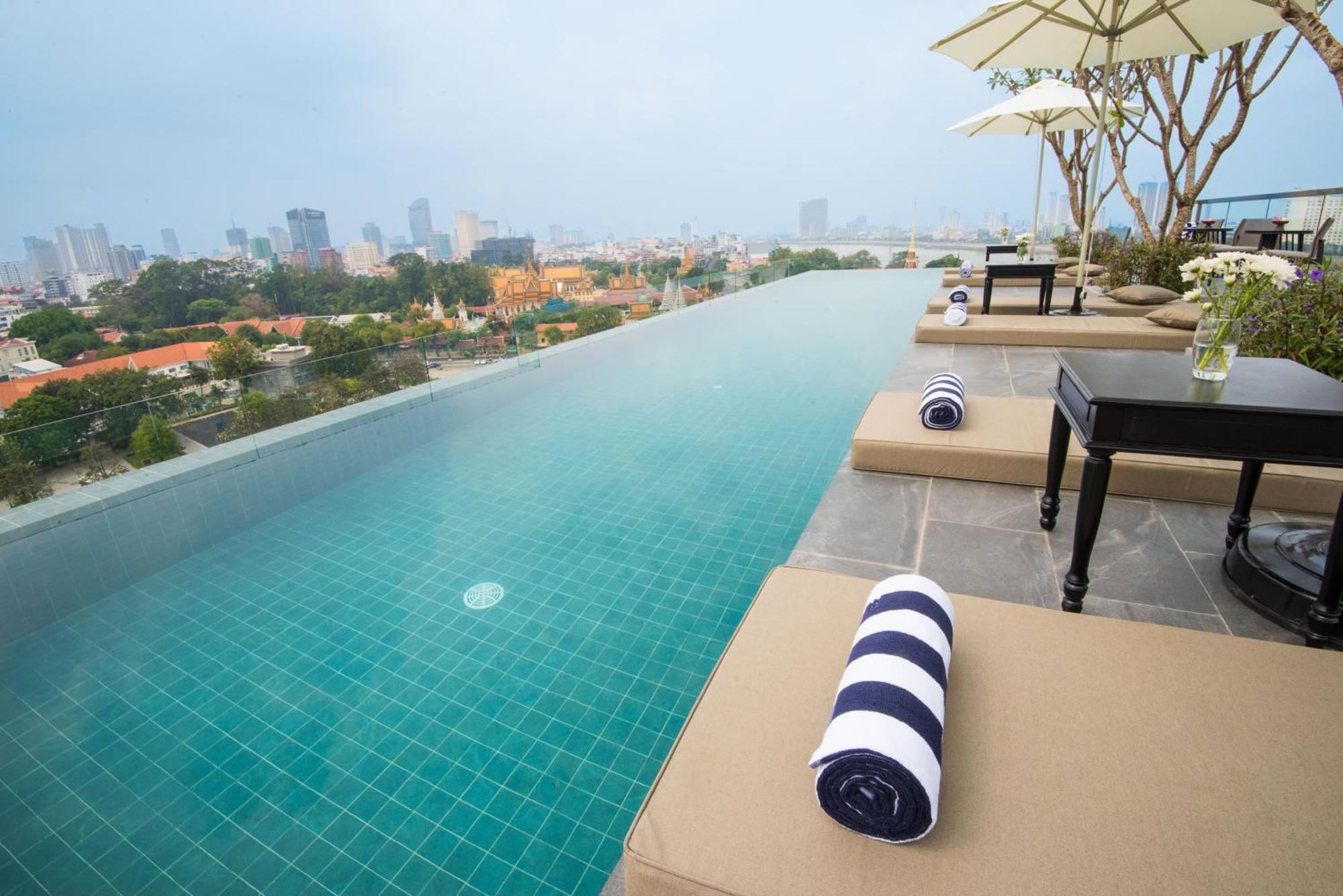 Glow Park Hotel Grand Royal Palace พนมเปญ ภายนอก รูปภาพ