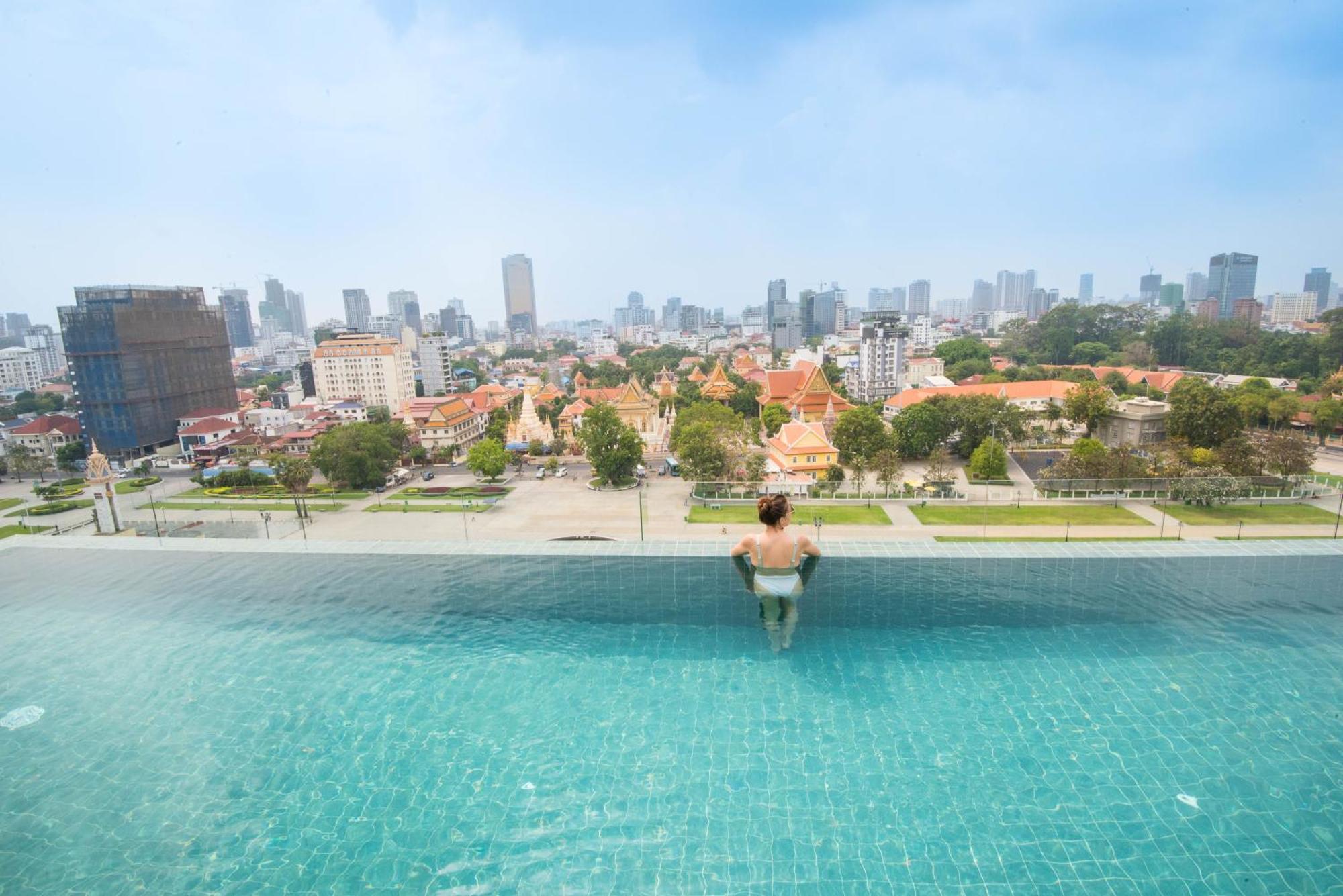 Glow Park Hotel Grand Royal Palace พนมเปญ ภายนอก รูปภาพ